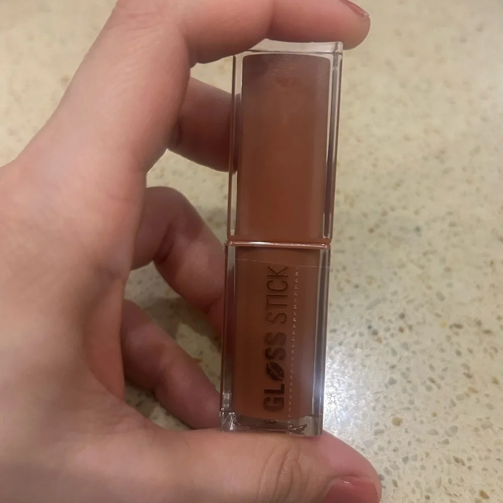 Makeup Revolution Pout Lip Gloss Stick